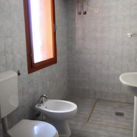 Coastal Comfort Retreat With Stunning Views Λινιάνο Σαμπιαντόρο