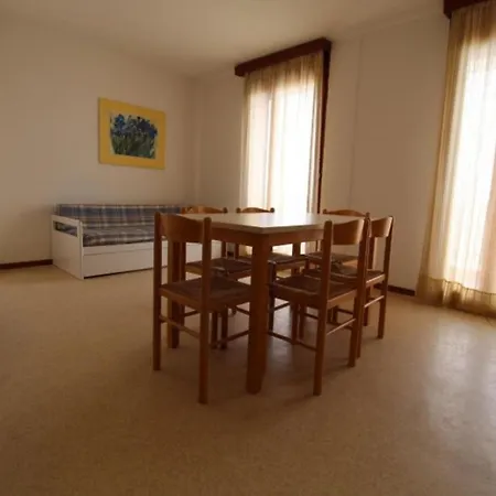 Coastal Comfort Retreat With Stunning Views Διαμέρισμα