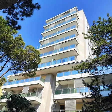 Coastal Comfort Retreat With Stunning Views Διαμέρισμα